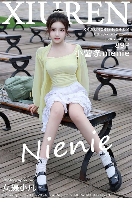 美女爆乳裸身洗澡视频海报